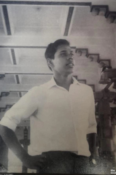 ඔබ ආදරය කරන චරිතවල ඔබ නොදුටු තරුණ වියේ ජායාරුප  | Famous People Hidden Images Politicians Actors
