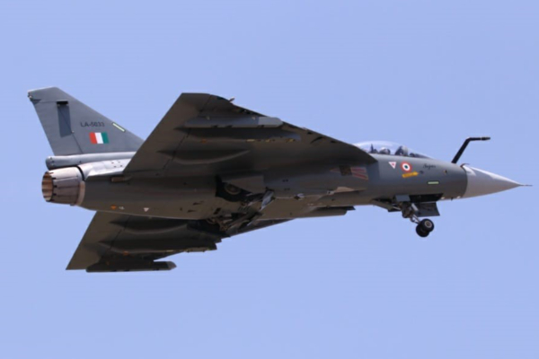 இனி எதிரி நாட்டின் ரேடாரில் சிக்காது இந்திய தேஜாஸ் போர் விமானம் - DRDO செய்த மாற்றம் | Swayam Raksha Kavach Make Tejas Ghost Enemy Radar இனி எதிரி நாட்டின் ரேடாரில் சிக்காது இந்திய தேஜாஸ் போர் விமானம் - DRDO செய்த மாற்றம் | Swayam Raksha Kavach Make Tejas Ghost Enemy Radar