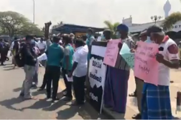 கொழும்பு புகையிரத நிலையத்திற்கு முன்பாக பாரிய முற்றுகைப் போராட்டம்! - ஐபிசி தமிழ்