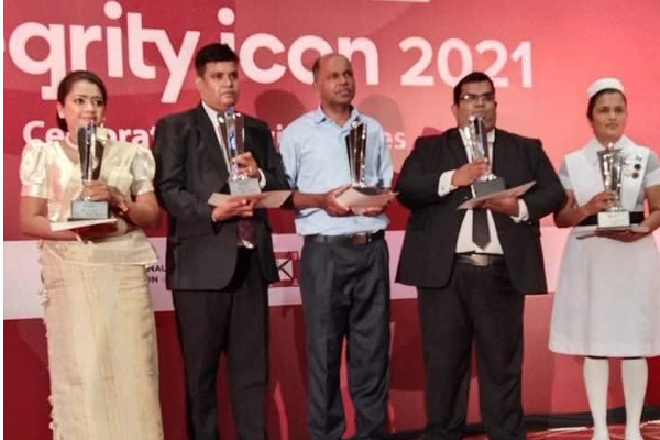 2020 நேர்மைக்கான விருதை பெற்ற சிவஸ்ரீ! குவியும் வாழ்த்துக்கள் | Sri Lanka Award 2020 Curruption Talipalai Sivasri 2020 நேர்மைக்கான விருதை பெற்ற சிவஸ்ரீ! குவியும் வாழ்த்துக்கள் | Sri Lanka Award 2020 Curruption Talipalai Sivasri