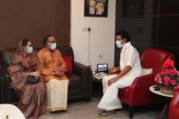 கமலை விட்டு விலகிய நாசரின் மனைவி... ஸ்டாலினை குடும்பத்துடன் சந்தித்த புகைப்படம்