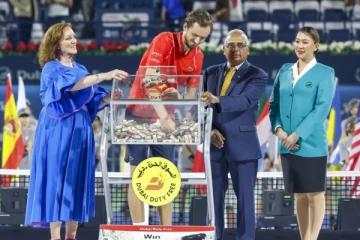 துபாயில் டூட்டி ஃப்ரீ லொட்டரியை வென்ற இந்தியர்; ரூ.8 கோடி பரிசு!