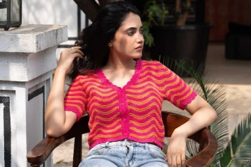 மாடர்ன் உடையில் பிரியங்கா அருள்மோகன் - லேட்டஸ்ட் போட்டோஷூட்