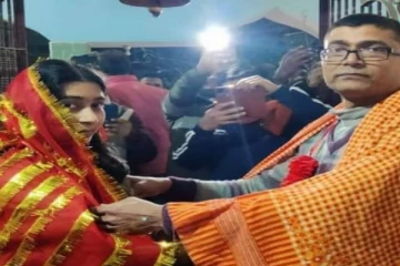 பயிற்சி மையத்தில் பூத்த காதல்! 42 வயது ஆசிரியரை மணந்த 20 வயது மாணவியின் வீடியோ