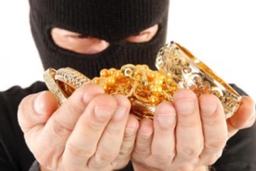 கண்டி - திருகோணமலை பேருந்தில் இளைஞனிடமிருந்து தங்க ஆபரணம் திருட்டு