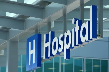 மருத்துவரை தாக்கிய நால்வர்