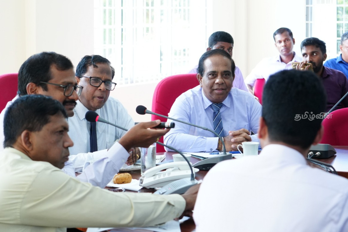 17 வருடங்களாகியும் நீதி கிடைக்காமல் அவதியுறும் முல்லைத்தீவு மக்கள் - அதிகாரிகளுக்கு ஆளுநர் விசேட வேண்டுகோள் | Land Issue Of People Of Mullaitivu Not Resolved 17 வருடங்களாகியும் நீதி கிடைக்காமல் அவதியுறும் முல்லைத்தீவு மக்கள் - அதிகாரிகளுக்கு ஆளுநர் விசேட வேண்டுகோள் | Land Issue Of People Of Mullaitivu Not Resolved