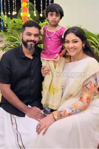 நடிகை அபிராமி தத்தெடுத்து வளர்க்கும் அவரது மகளை பார்த்துள்ளீர்களா?... லேட்டஸ்ட் க்ளிக் | Actress Abhirami Adopted Daughter Latest Photo