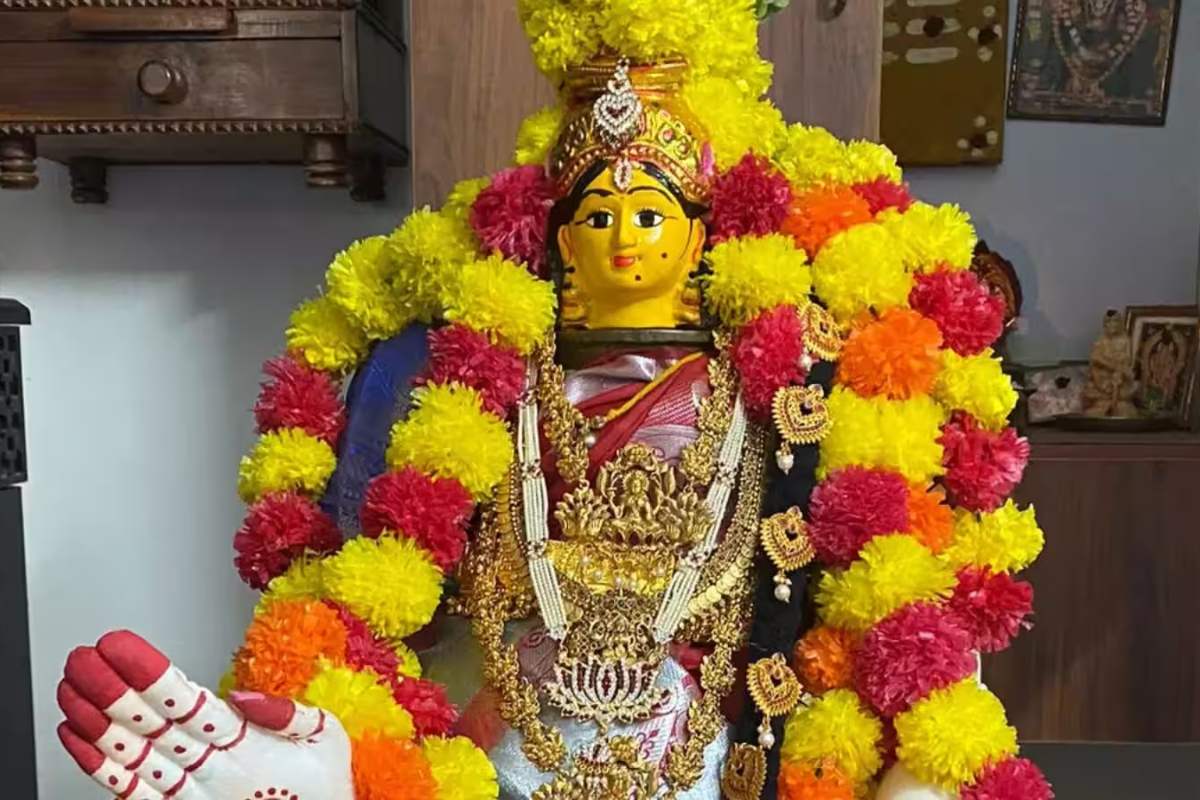 2026: வரலட்சுமி விரதம் எப்பொழுது? இந்த வருடம் ஏன் இவ்வளவு விசேஷமானது தெரியுமா? | When Is 2026 Varalakshmi Vratham Date And Details 2026: வரலட்சுமி விரதம் எப்பொழுது? இந்த வருடம் ஏன் இவ்வளவு விசேஷமானது தெரியுமா? | When Is 2026 Varalakshmi Vratham Date And Details