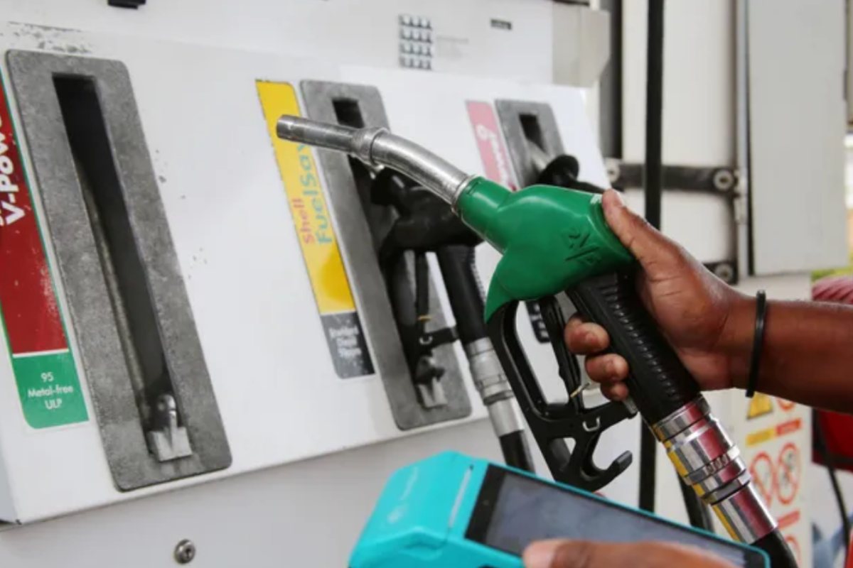 ஈரான் போர் பதற்றம்: மீண்டும் உயரும் பெட்ரோல் - டீசல் விலை | Iran War Petrol Diesel Prices To Rise Again