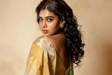 நடிகை துஷாரா விஜயன் சேலையில் அழகிய போடோஷோட்