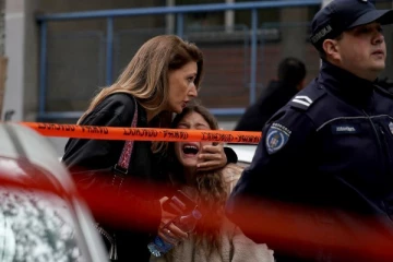 பாடசாலையில் பரபரப்பு; மாணவனின் துப்பாக்கிச்சூட்டில் இருவர் பலி ஐவர் படுகாயம்