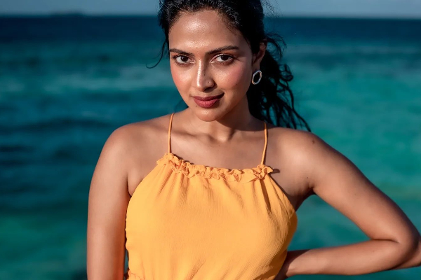 நீருக்கடியில் அமலா பால் எல்லைமீறிய கவர்ச்சி! வைரல் வீடியோ | Amala Paul Bikini Video Goes Viral