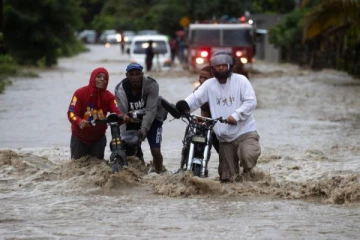 கரீபியன் நாடு ஒன்றை சூழ்ந்த மழை வெள்ளம்: 21 பேர் பரிதாபமாக உயிரிழப்பு