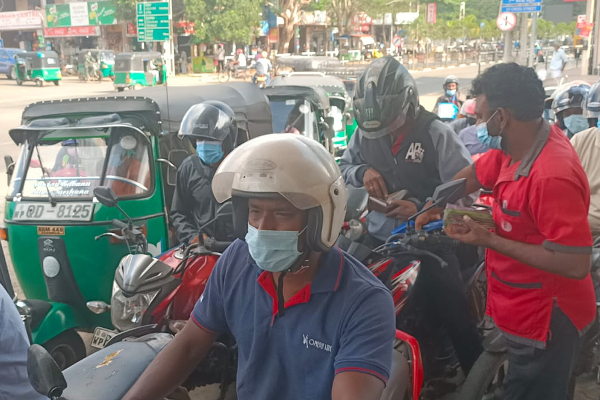 நாட்டில் எரிபொருள் விற்பனை நிலையங்களில் டீசல் தட்டுப்பாடு : பொதுமக்கள் விசனம் (Video) | Petrol Diesel Fuel Vavuniya Kilinochchi