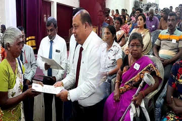 யாழில் 106 பயனாளிகளுக்கு வழங்கப்பட்ட காணி உறுதிப்பத்திரம்