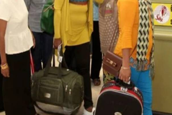 டுபாயில் சிக்கி தவிக்கும் 42 இலங்கை வீட்டுப்பணிப்பெண்கள்! அரசாங்கம் அதிரடி | 42 Sri Lankan Housemaids Stranded In Dubai