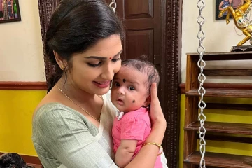 எதிரியாக மாறிய கணவன்.. நடிகை திவ்யா ஸ்ரீதர் கைக்குழந்தையுடன் உருக்கமான பதிவு