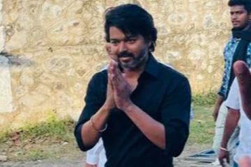 மாற்று திறனாளி ரசிகருக்கு விஜய் செய்த விஷயம்! குவியும் பாராட்டு.. வைரல் போட்டோ