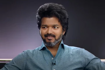 குழந்தையாக தொட்டிலில் தளபதி விஜய்.. அழகிய குடும்ப புகைப்படம்..