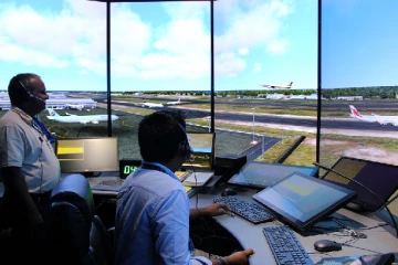 நாட்டை விட்டு வெளியேறியுள்ள 38 விமான போக்குவரத்து கட்டுப்பாட்டாளர்கள்