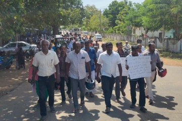 சிறுபோக அறுவடைக்கு டீசல் பெற்றுத்தருமாறு கோரி மக்கள் கவனயீர்ப்பு போராட்டம் (Video)