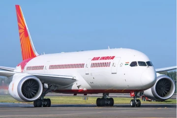 காக்பிட்டில் பெண் ஒருவரை அனுமதித்த விமானி: ஏர் இந்தியா நிறுவனத்திற்கு அபராதம்