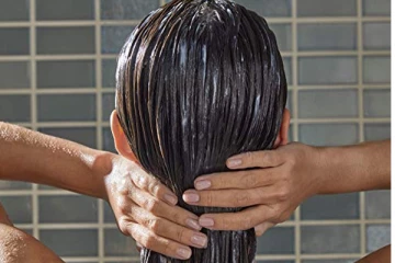 அரிசி தண்ணீரில் தலைமுடியை அலசினால் இனி வாழ்நாளில் முடி கொட்டாது!  எப்படி பயன்படுத்துறதுனு தெரிஞ்சிக்கோங்க