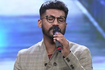 ஆள் அடையாளம் தெரியாமல் மாறிப்போன விஜய் யேசுதாஸ்.. அவரா இது?