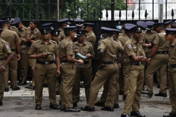 பொலிஸாருக்கும் பொதுமக்களுக்கும் இடையில் பயங்கர மோதல்!