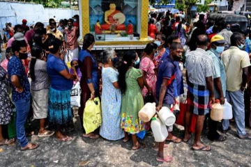 இலங்கையில் இன்று முதல் அரசு அலுவலகங்கள்,பள்ளிகள் மூடல்..!