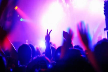 சுற்றுலா விடுதியொன்றில் முகநூல் களியாட்டம்... 31இளைஞர்கள் அதிரடி கைது!