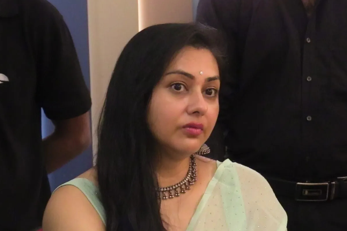 யாழ்ப்பாணம் வந்த நடிகை நமீதா; வடக்கு சுற்றுலாத்துறையில் முதலீடு! | Actress Namitha To Invest Tourism Sector North