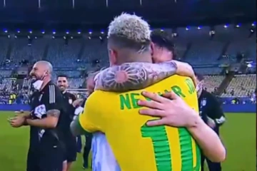 மைதானத்தில்  நெய்மரை கட்டிப்பிடித்து கதறி அழுத மெஸ்ஸி!  28 ஆண்டுகளுக்கு பிறகு அர்ஜெண்டினாவுக்கு கிடைத்த அதிர்ஷ்டம்