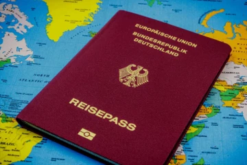 ஐரோப்பாவிலேயே சக்திவாய்ந்த பாஸ்போர்ட் எந்த நாட்டுடையது தெரியுமா?