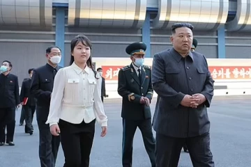 வடகொரியாவின் முதல் உளவு செயற்கைக்கோளின் ஏவுதல்! மகளுடன் சேர்ந்து ஆய்வு செய்த கிம்..வெளியான புகைப்படங்கள்