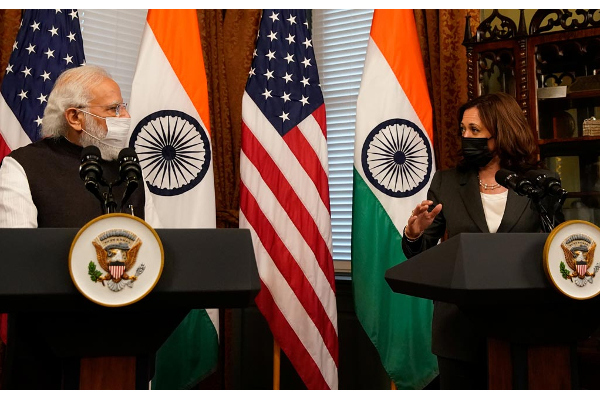 கமலா ஹாரிஸை சந்தித்து பேசினார் பிரதமர் மோடி : இந்தியாவுக்கு வர அழைப்பு | World Viral News