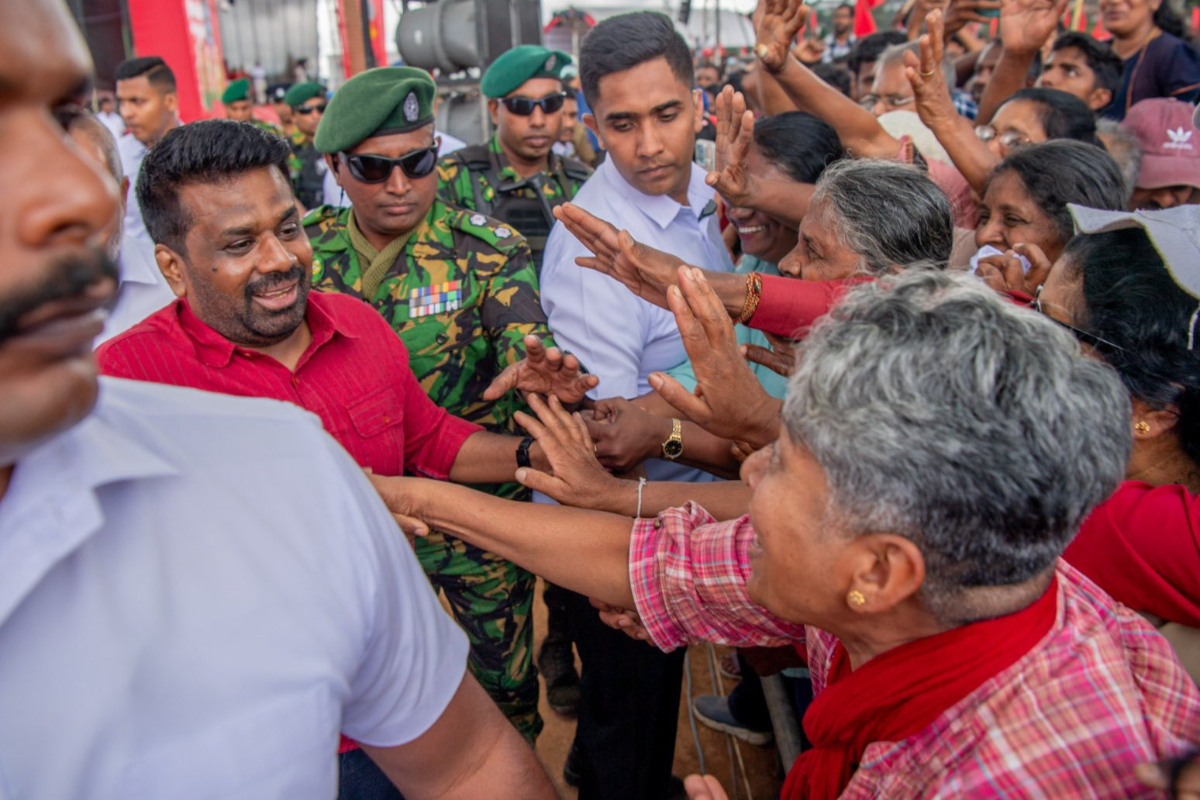முன்னாள் ஜனாதிபதியொருவரின் மகன் மற்றும் மனைவி கைதாகலாம்! அநுரவின் பேச்சுக்கு நாமல் பதிலடி | Sri Lankan Politicians To Be Arrested Soon