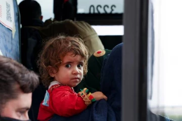 பட்டினியில் குடும்பம் வாடுகிறது... என் பிள்ளையை விற்கப் போகிறேன்: ஆப்கன் தந்தையின் கண்ணீர்