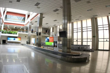 கட்டுநாயக்க விமான நிலையத்தில் அதிர்ச்சி கொடுத்த வெளிநாட்டவர்