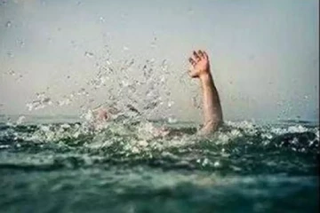 நீச்சல் தடாகத்தில் குளித்து கொண்டிருந்த இளைஞன் மரணம்