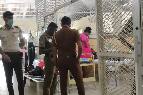 நீதிமன்ற விசாரணைக்கு அழைத்துவரப்பட்ட கைதியின் விபரீத செயல் | Remand Prisoner S Bizarre Act In Courtroom Toilet நீதிமன்ற விசாரணைக்கு அழைத்துவரப்பட்ட கைதியின் விபரீத செயல் | Remand Prisoner S Bizarre Act In Courtroom Toilet