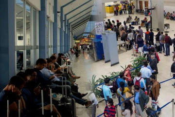 கனடா செல்ல முயன்ற நபர் கட்டுநாயக்க விமான நிலையத்தில் கைது