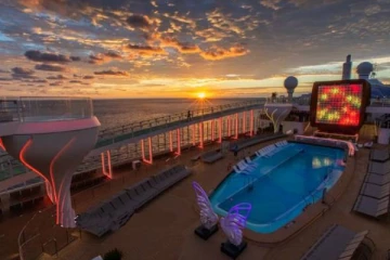 கொழும்பு துறைமுகத்திற்கு வருகை தந்த அதிசொகுசு பயணிகள் கப்பல்!