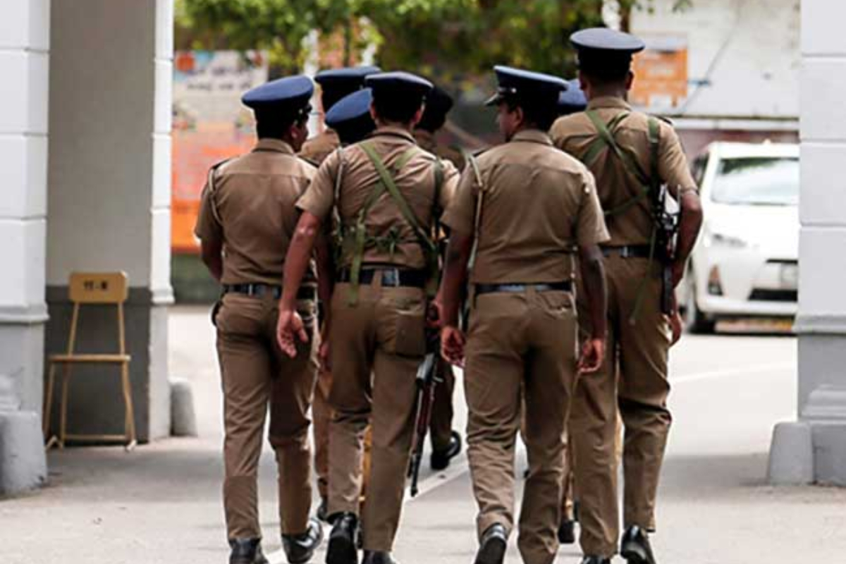 இந்தியாவில் இருந்து நாடு கடத்தப்பட்ட இருவர் கட்டுநாயக்கவில் கைது | Two Deportees From India Arrested In Katunayake இந்தியாவில் இருந்து நாடு கடத்தப்பட்ட இருவர் கட்டுநாயக்கவில் கைது | Two Deportees From India Arrested In Katunayake