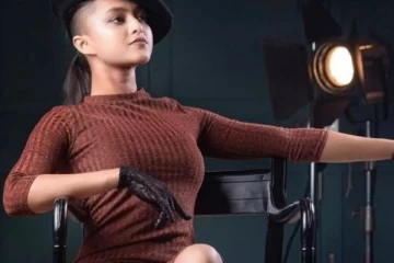 5 கோடி ரசிகர்களை கவர்ந்த இலங்கை பாடகி! அதிர்ச்சியில் இந்திய பாடகர்கள்!