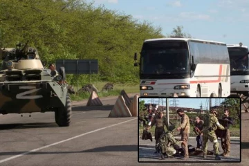 சரணடந்த உக்ரைன் வீரர்களை சிறைக் காலணிகளுக்கு அனுப்பும் ரஷ்யா