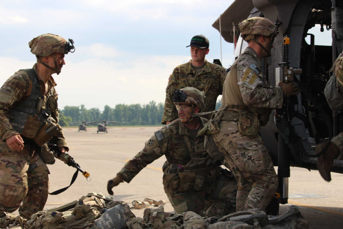 உலகின் மிகச்சிறந்த போர் பிரிவு வளைகுடாவில்! அதிரடி அறிவிப்பை வெளியிட்டது வெள்ளை மாளிகை! | Us Confirms Paratroops On Way To Middle East