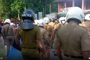 "எதுவும் செய்யவேண்டாம் சேர்" காவல்துறையினரை நோக்கி கதறும் ஆர்ப்பாட்டக்காரர்கள்!!(Video)