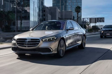 நெருக்கடியில் நாடு -  பல கோடி ரூபா பெறுமதியான ஆடம்பர கார் வாங்கிய அரச அதிகாரி